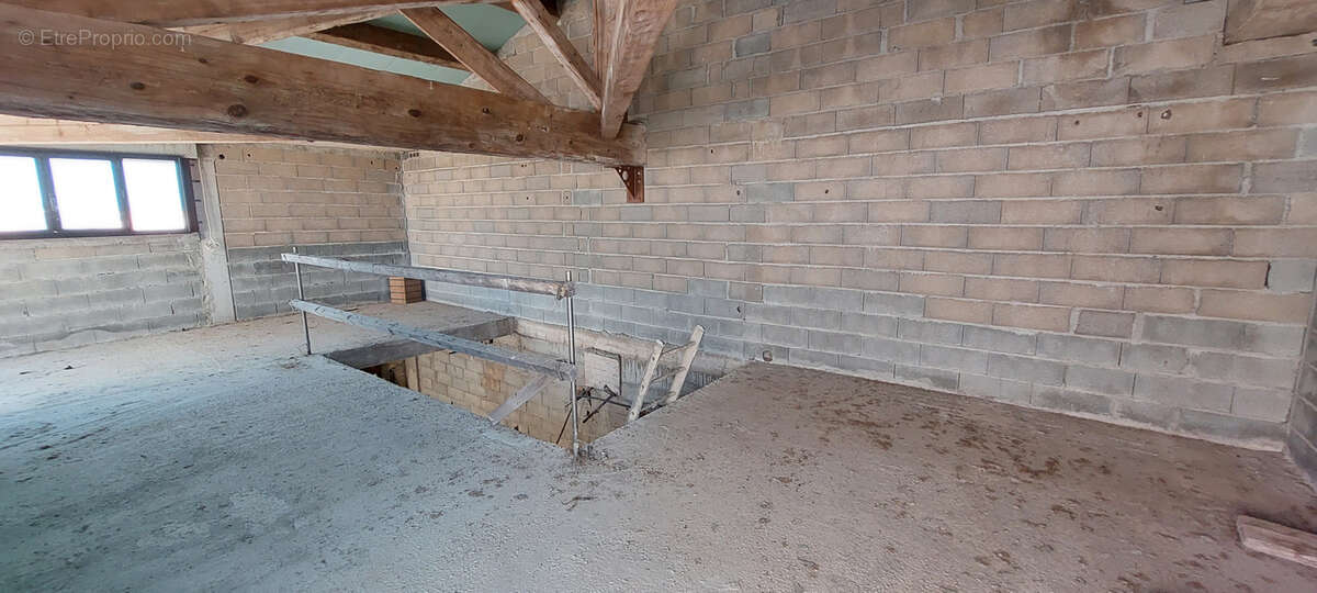 OPPORTUNITE RARE - Immeuble de plus de 1 000 m2 à rénover - photo 7