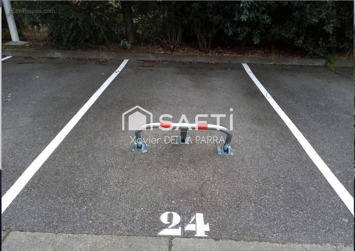 Photo 1 - Parking à BLAGNAC