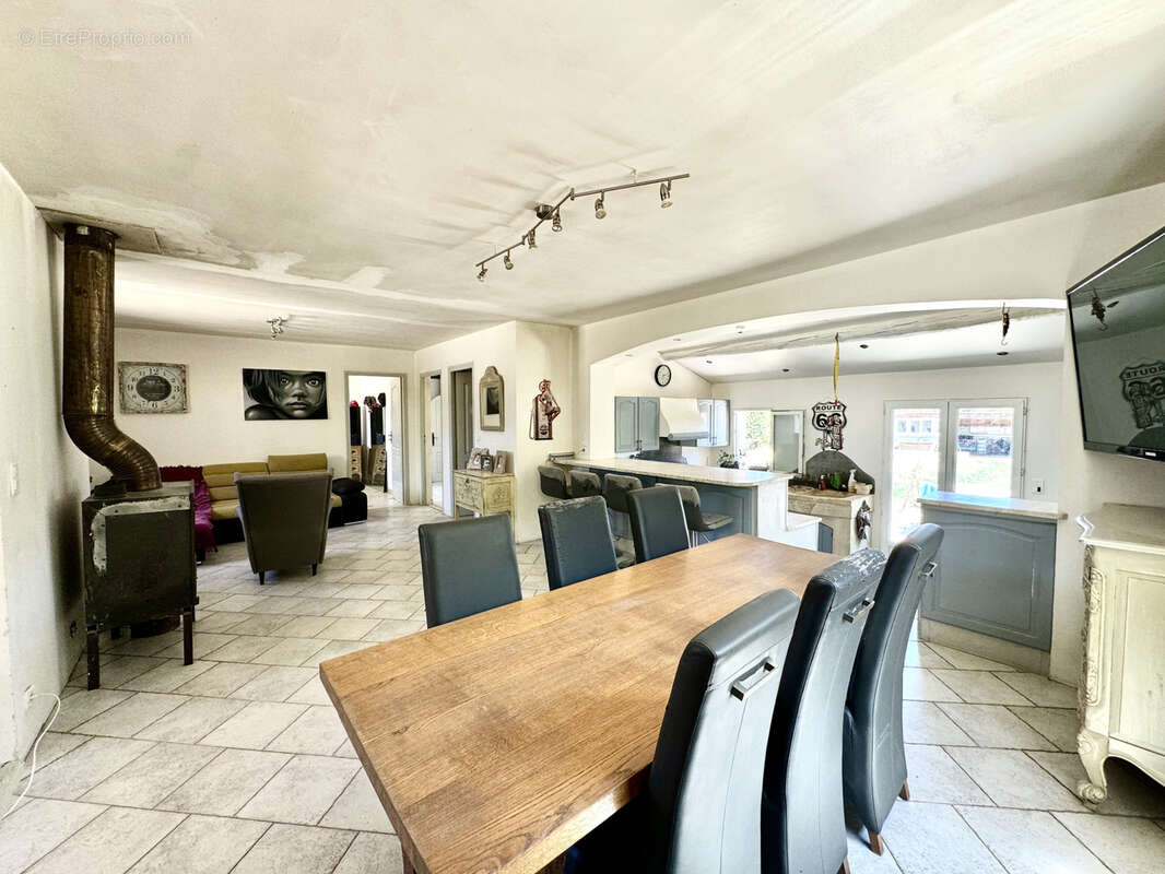 Maison de 110 m2 avec piscine, atelier 50m2, carport 20 m2 et terrain de 1 150 m2 - photo 9