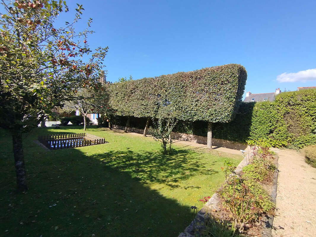 Maison à LAMPAUL-GUIMILIAU