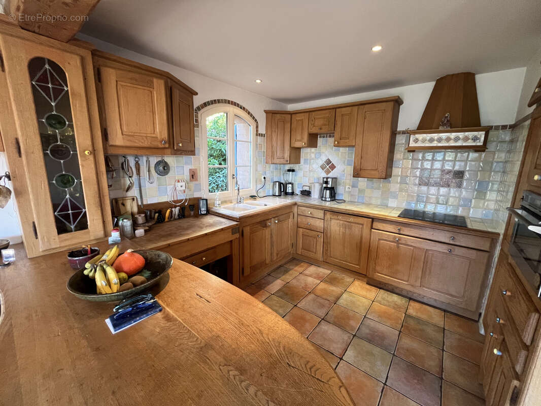 Maison à LE REVEST-LES-EAUX