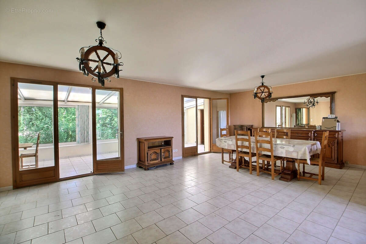 Maison à CHESSY-LES-PRES