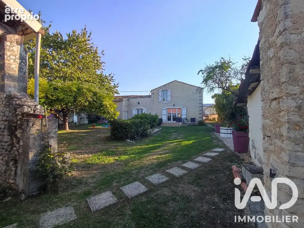 Photo 1 - Maison à NUAILLE-D'AUNIS