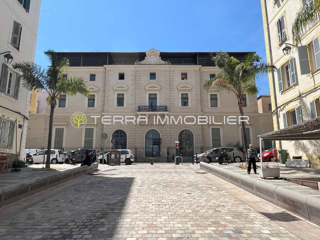 Commerce à AJACCIO