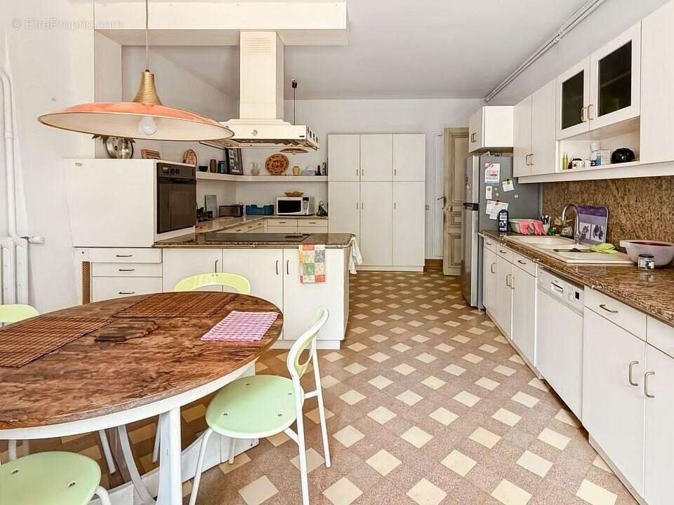 Maison 248 m² à Saint-Cyr-La-Riviere  - photo 5