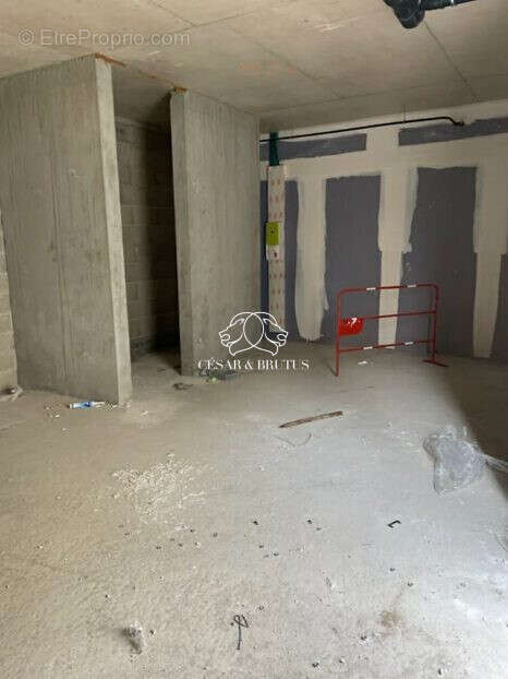 Commerce 50 m² à Pusignan  - photo 6