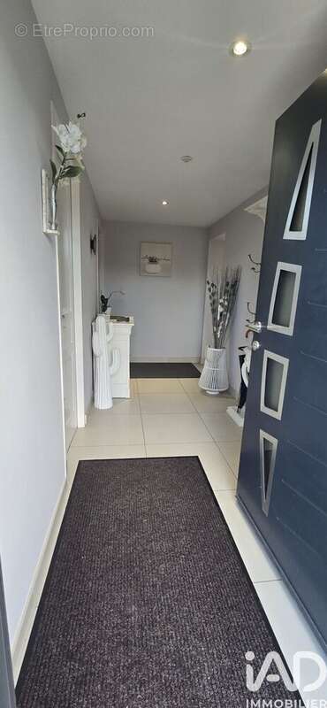 Maison 179 m² à Saint-Denis-En-Val  - photo 7
