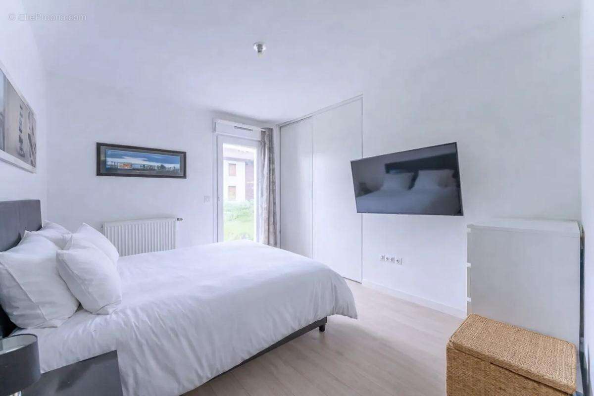 Appartement à PAREMPUYRE