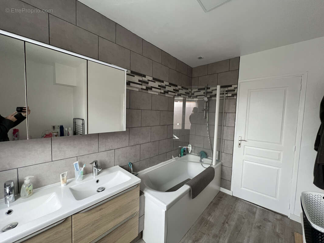 Maison à LA CHAPELLE-D'ARMENTIERES