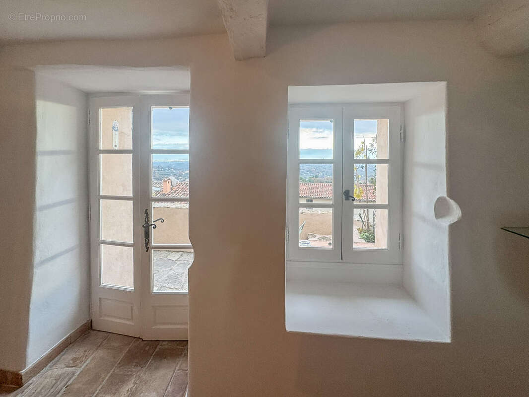 Maison à CHATEAUNEUF-GRASSE
