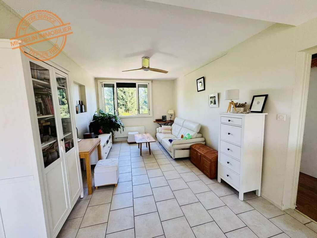 Champagne-au-mont-d’or – appartement traversant 74,64 m² – 2 chambres – parc arboré - photo 2