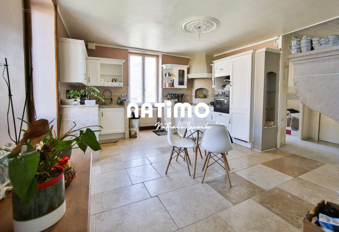 Maison à MONTIGNY-MONTFORT