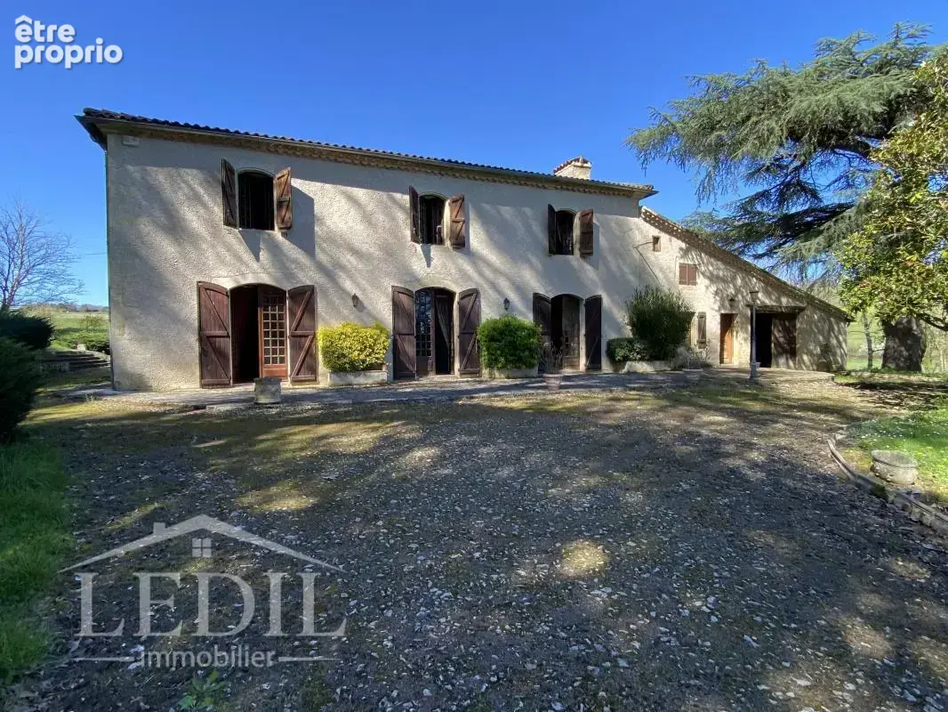 Maison à VIC-FEZENSAC