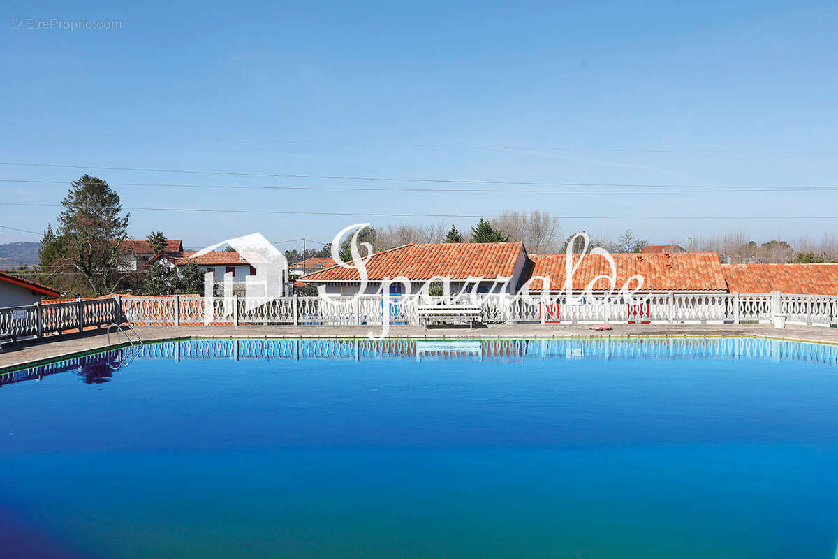 À 5 minutes à pied de la Plage d´Hendaye (64)   Grand T2 entièrement rénové, prêt à vivre ! - photo 23