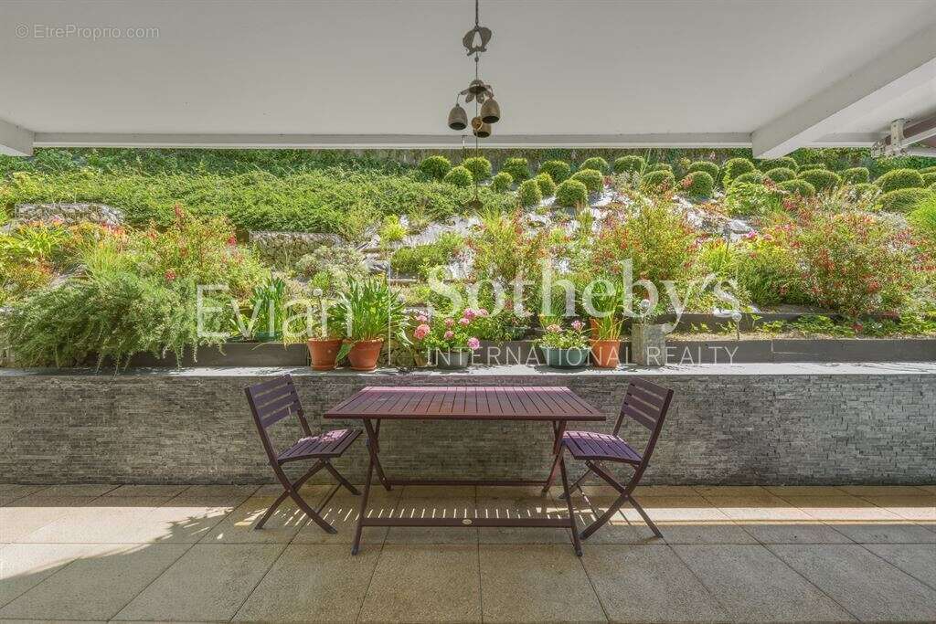 Rare, Evian, T4 en rez de jardin surélevé de 113 m2 avec vue lac et terrasse de 82 m2. - photo 9