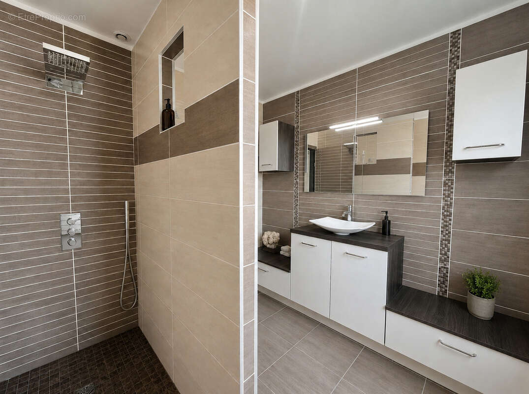 Pépinière Canal à découvrir ce magnifique  appartement d'exception de 3 pièces très lumineux de 85,50 m2, situ - photo 7