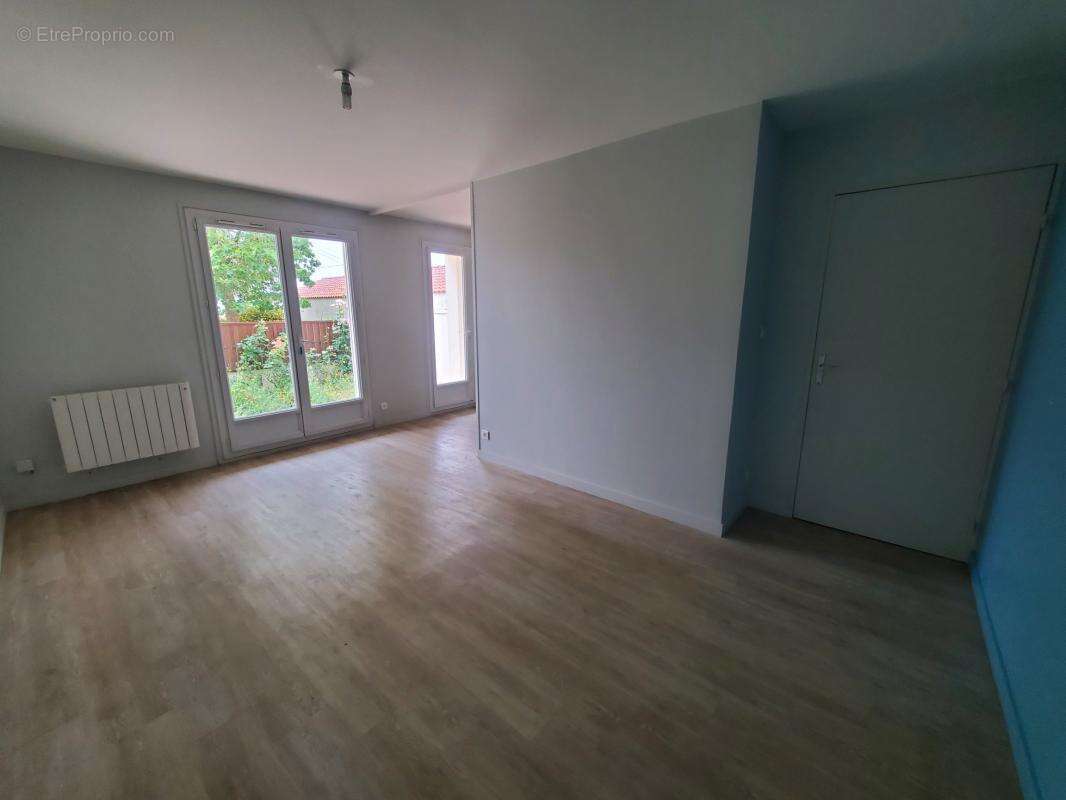 Appartement à LA CHAPELLE-BASSE-MER