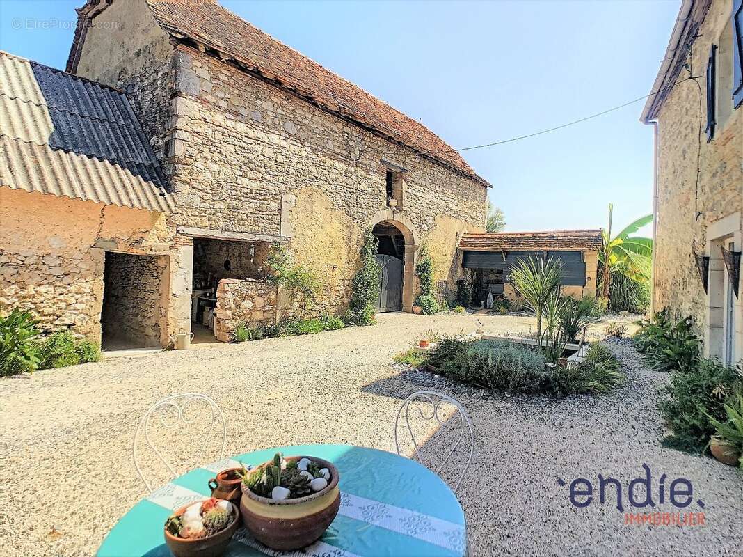 Maison à LOUBIENG