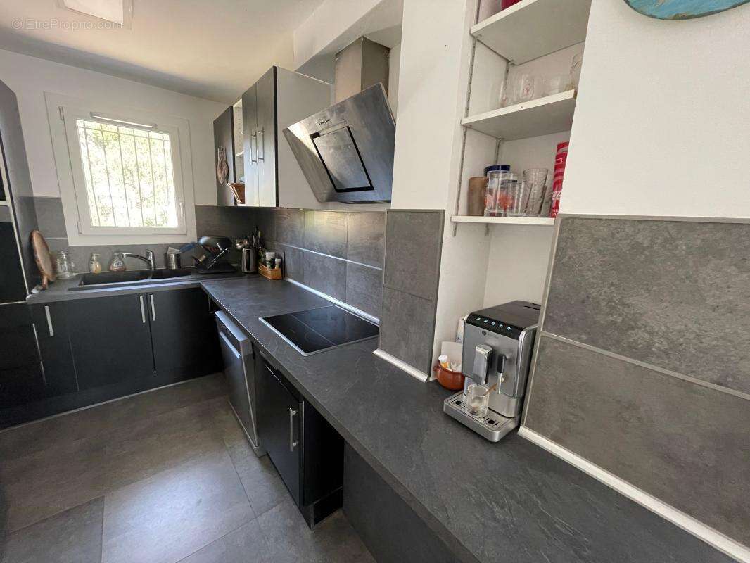 A vendre saint cyr sur mer 83270 appartement 4 pieces 3 chambres derneir etage - photo 2