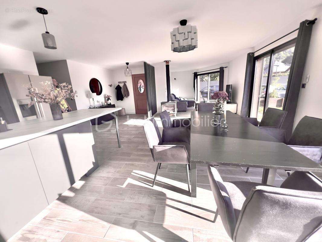 Maison à CHAMOUX-SUR-GELON