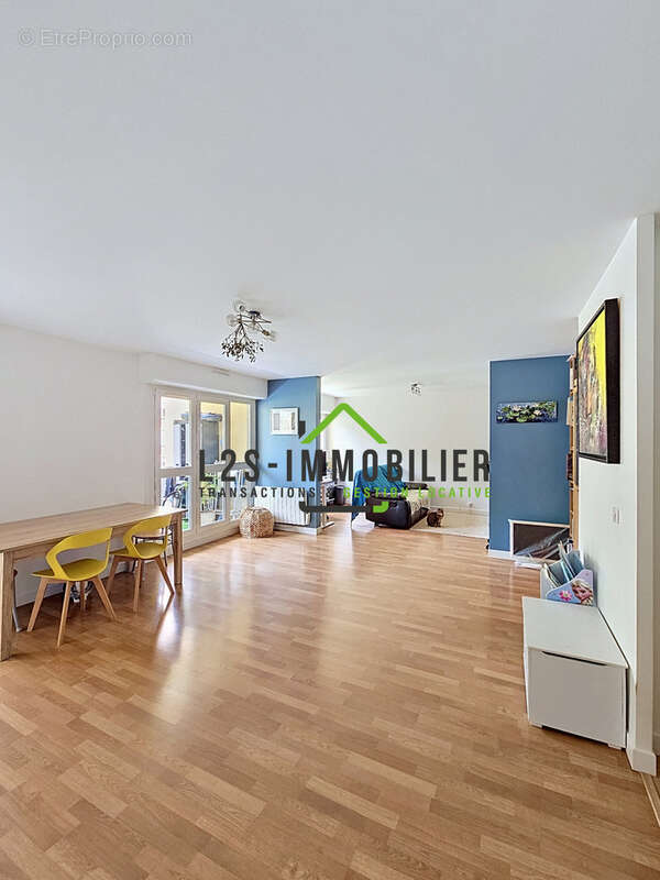 Appartement à EZANVILLE