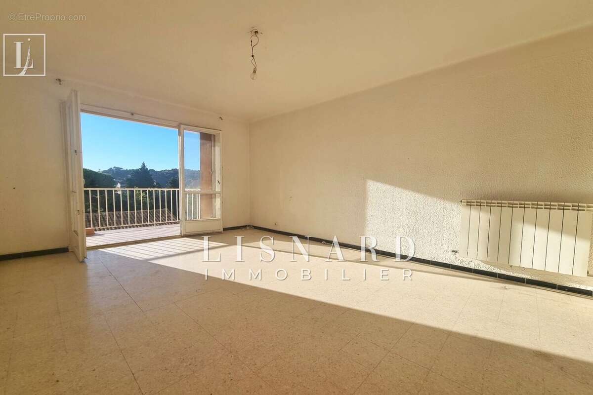 Appartement à VALLAURIS