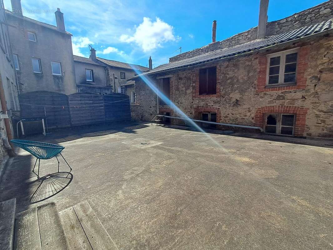 Appartement à CRAPONNE-SUR-ARZON