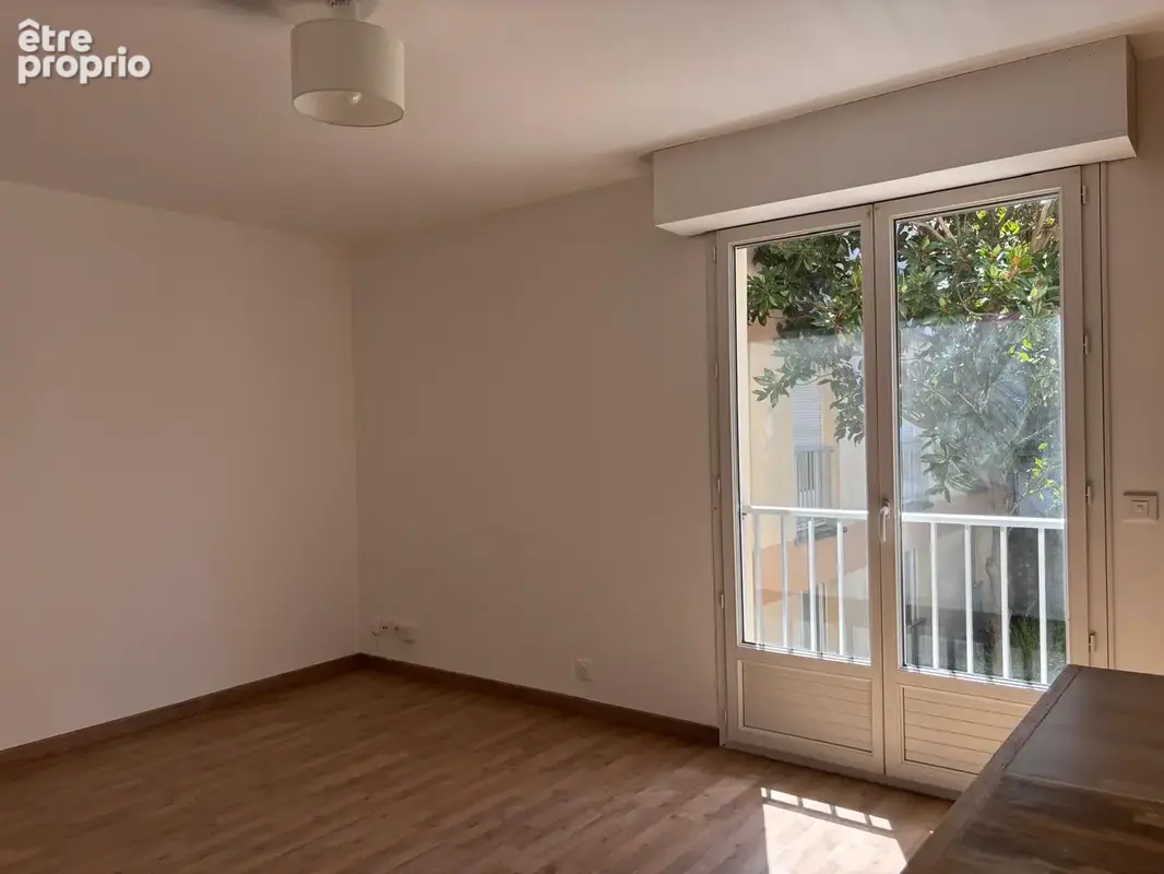 Laissez-vous séduire par ce superbe appartement entièrement rénové, où lumière, confort et qualité de vie se r - photo 3