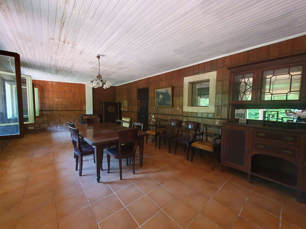 À vendre Authentique Mas - 5 chambres avec piscine, parc arboré et 4 garages - Proche Calvisson - photo 13