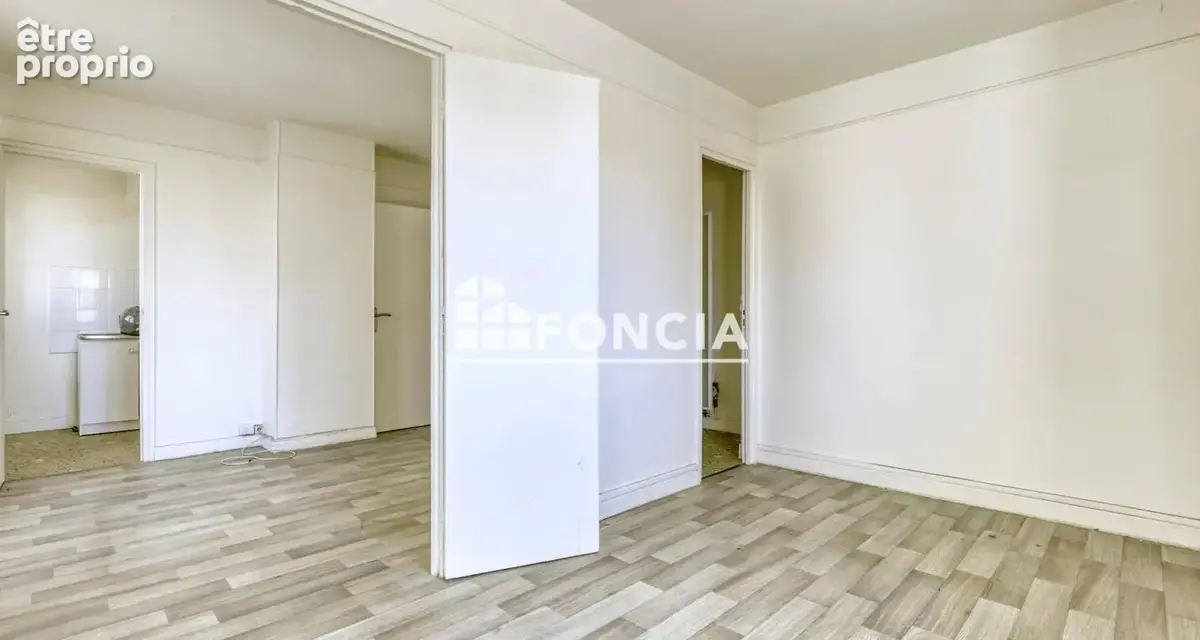 MONTROUGE – Deux pièces en étage avec ascenseur, au calme sur cour - photo 8