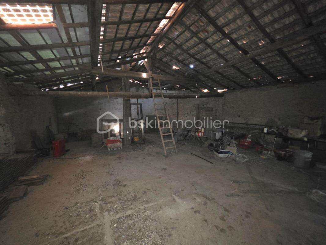 Maison individuelle de 181 m² avec fort potentiel d'aménagement - photo 10