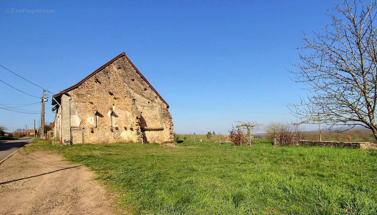 Maison à SAVIGNY-SUR-GROSNE