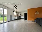 Maison à SAINT-MACAIRE-EN-MAUGES