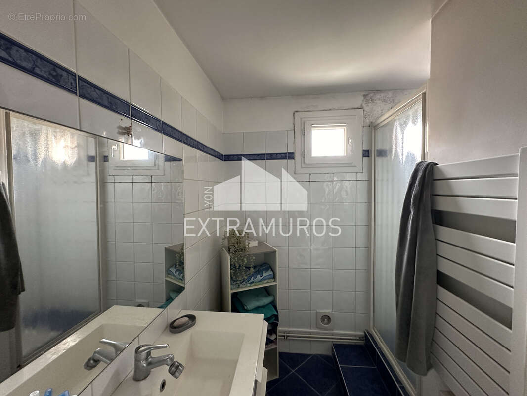 Appartement à L'ARBRESLE