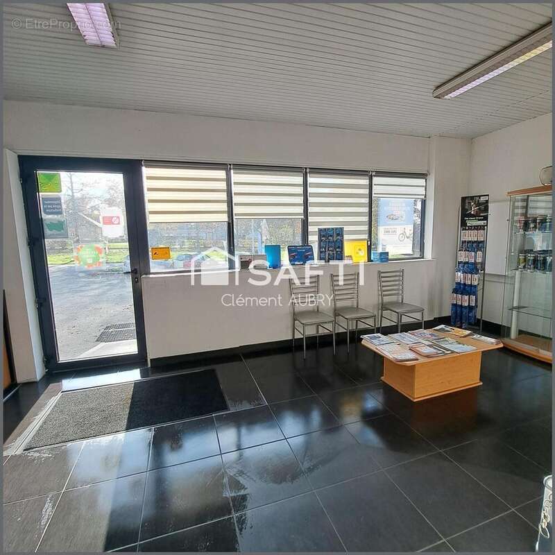 Photo 2 - Commerce à LAVAL