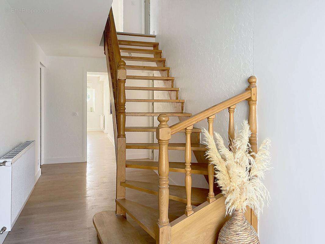 Belle demeure en pierre rénovée centre village 232 m2, 5 chambres, jardin, dépendance - photo 12