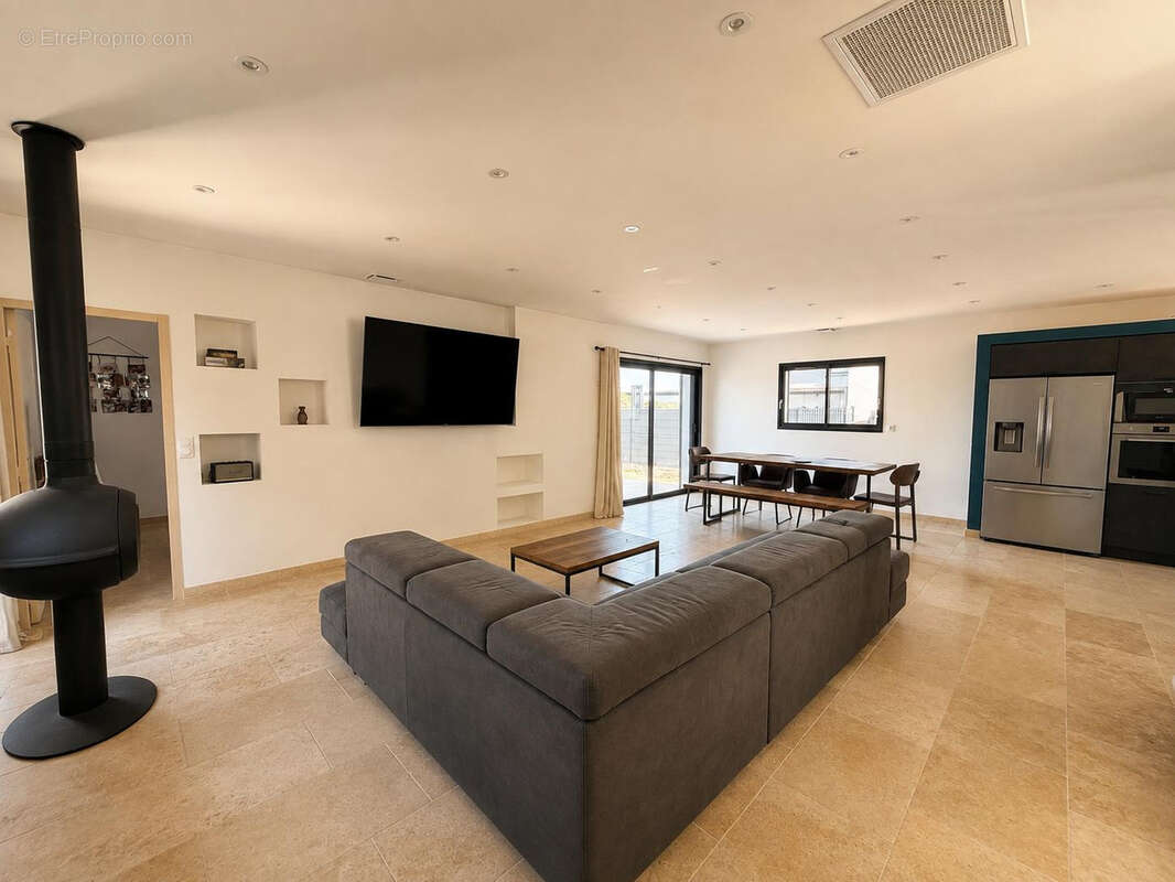 MONTPEZAT Villa contemporaine 5 pièces de 127 m2 avec piscine, jacuzzi, terrain de pétanque - photo 5