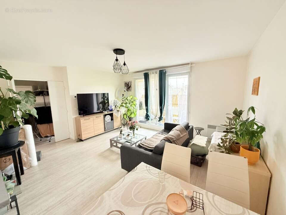 Appartement à LES PAVILLONS-SOUS-BOIS