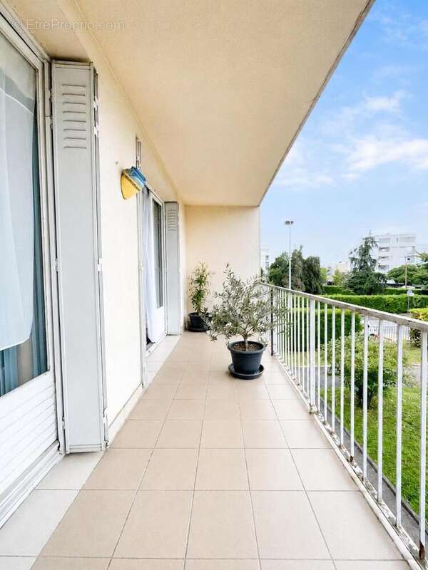 Appartement 72 m² à Bron  - photo 10