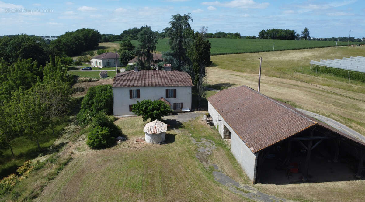 Maison à SAINT-NAZAIRE-DE-VALENTANE
