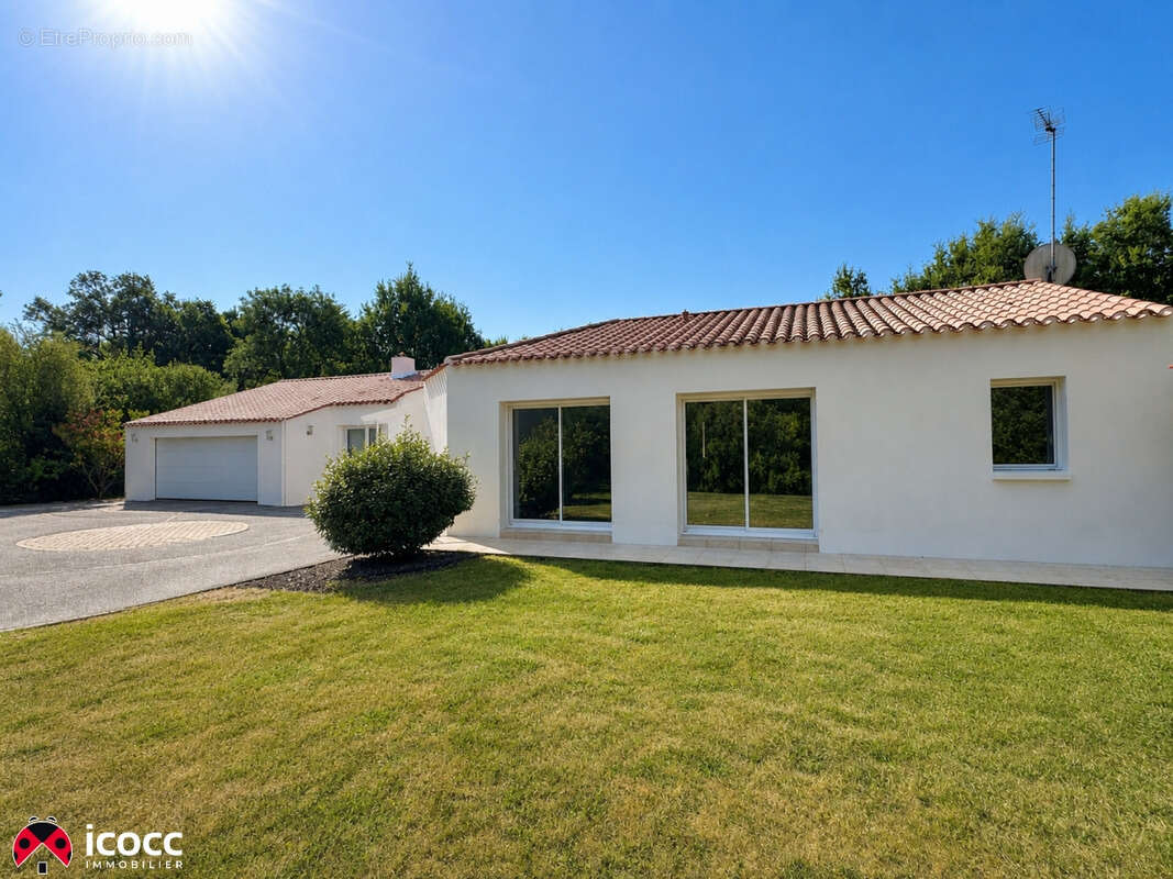 Maison 174 m² à Venansault  - photo 3