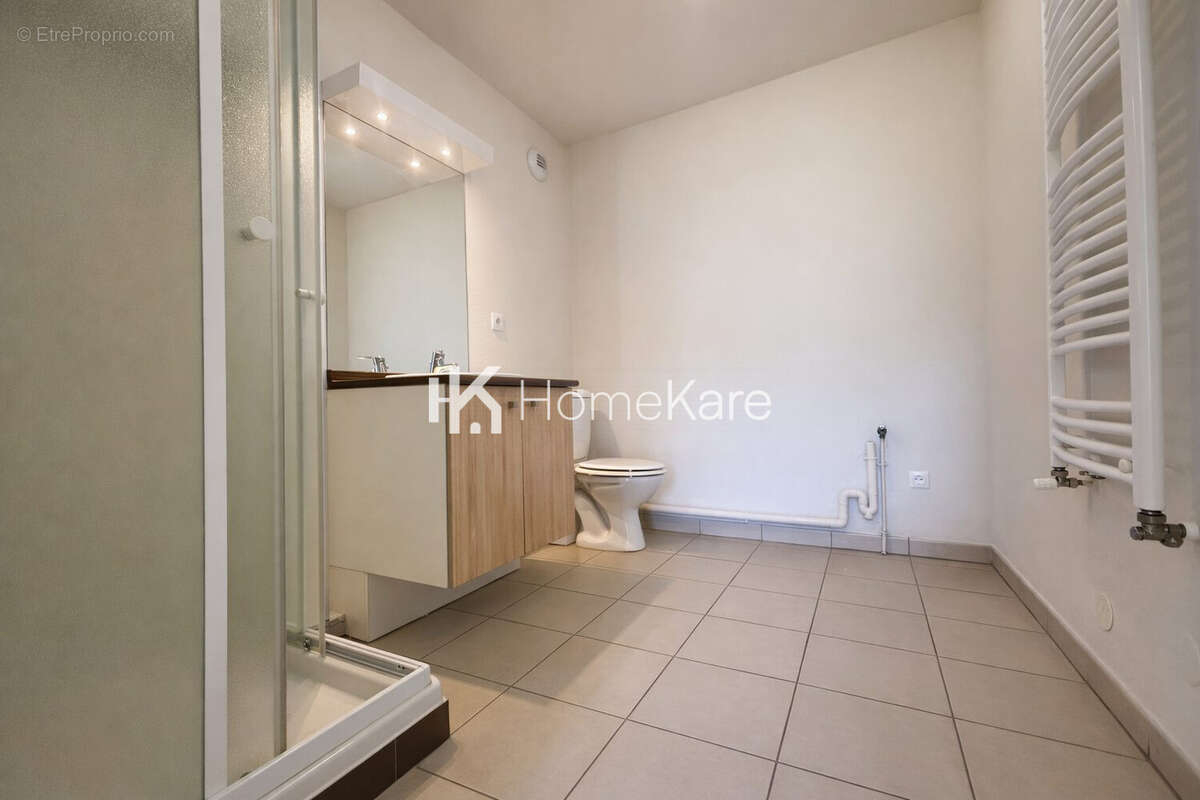 Appartement à BEAUZELLE