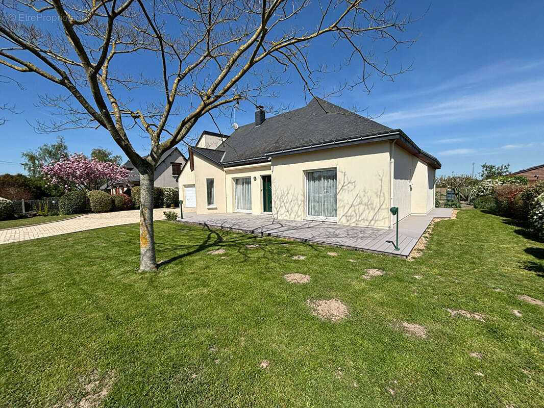 Maison à SAINT-CLEMENT-DES-LEVEES