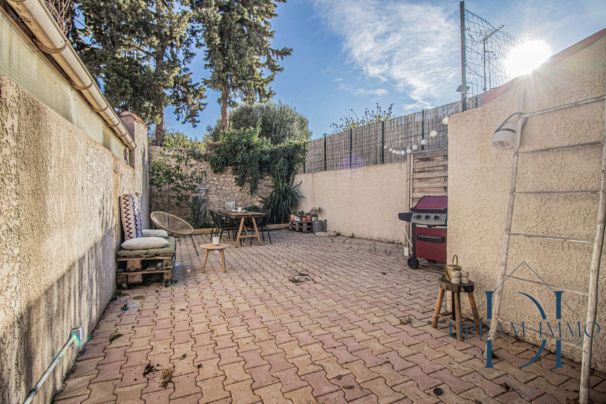 Maison à VIC-LA-GARDIOLE