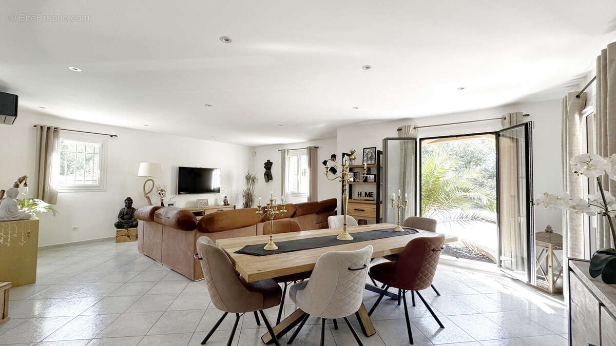 Maison à CHATEAUNEUF-LE-ROUGE