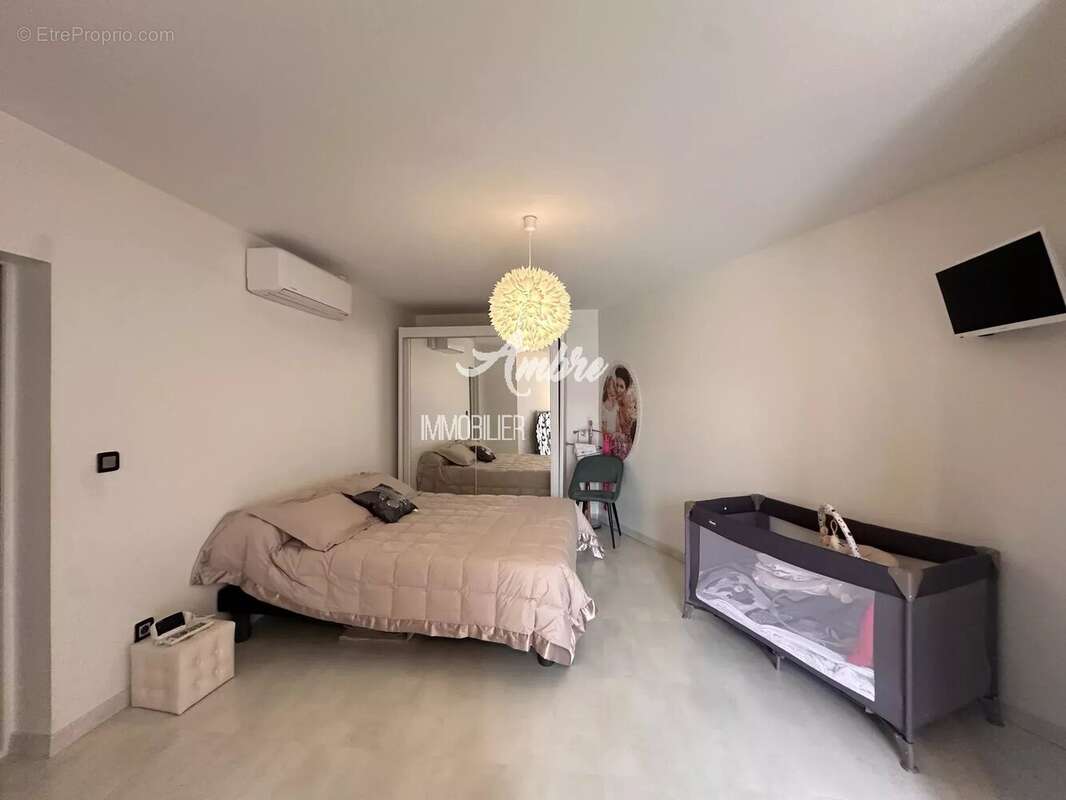 Maison à MONTELEGER