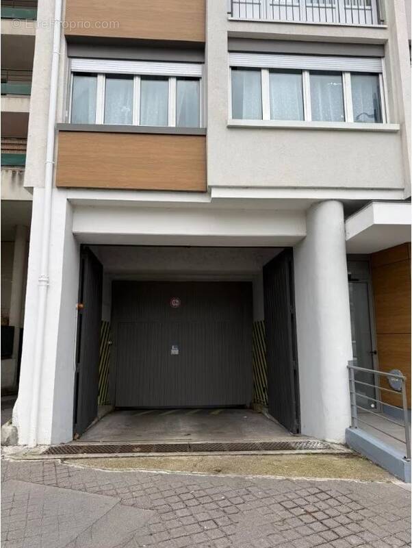 Parking à PARIS-15E