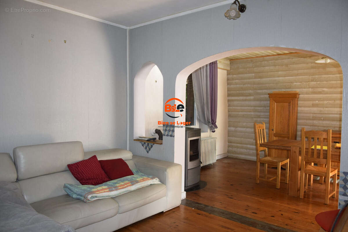 MAISON 102 m² 4 PIECES - Votre agence immobilière de proximité BSLE - Bien Se Loger Ensemble VEYRE MONTON - Maison à CORENT