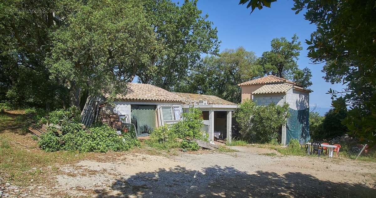 Maison à LA GARDE-FREINET