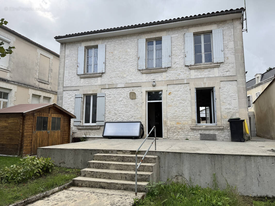 Maison à BARBEZIEUX-SAINT-HILAIRE